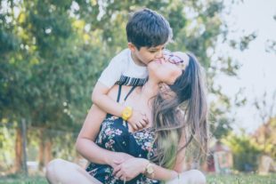 mom and child by alvaro reyes